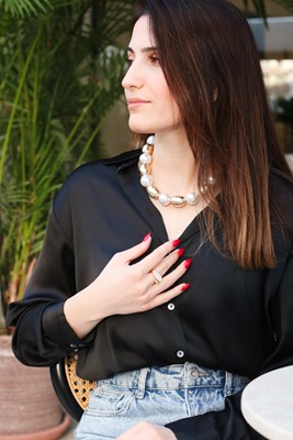 Mat Yüzeyli Gold Top ve İncili Tasarım Kolye