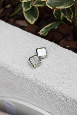 Üzeri Dokulu Kare Minimal Küpe