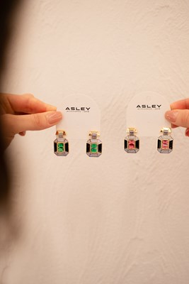 Renkli Kare Taş Detaylı Geometrik Sallantılı Küpe