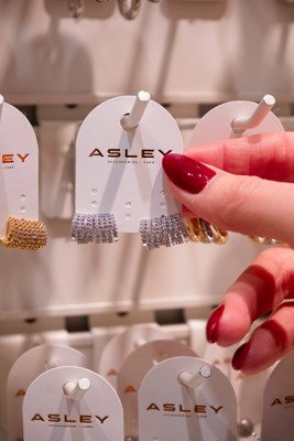 Taşlı Çoklu Görünüm Minimal Küpe