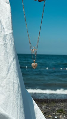 Taşlı İçi Açılan Kalp Kolye