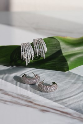 Üzeri Taşlı C Tasarım Halka Küpe