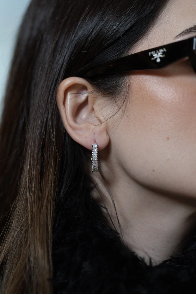 Kare Taş Sıralı Tasarım İnce Halka Küpe