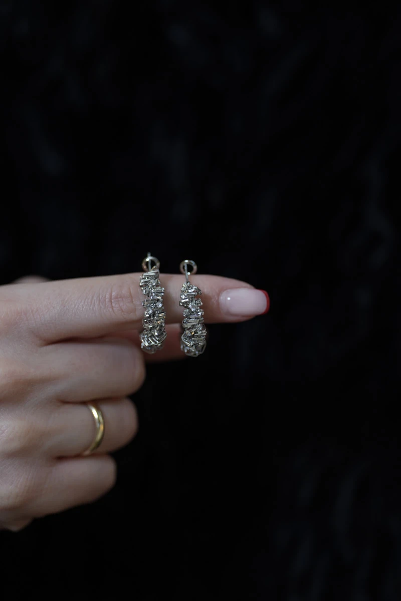 Kırık Metal Sıralı Tasarım Halka Küpe