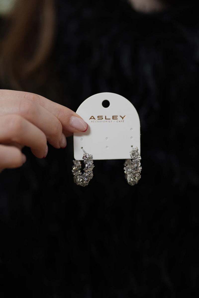 Kırık Metal Sıralı Tasarım Halka Küpe