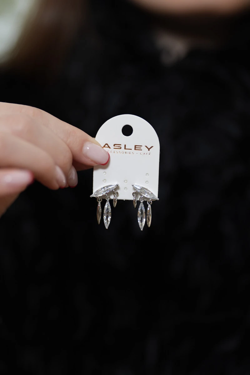 Taşlı ve Metal Damla Tasarım Sabit Küpe