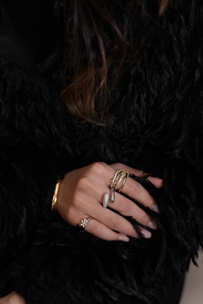 Taşlı ve Metal Damla Tasarım Yüzük 