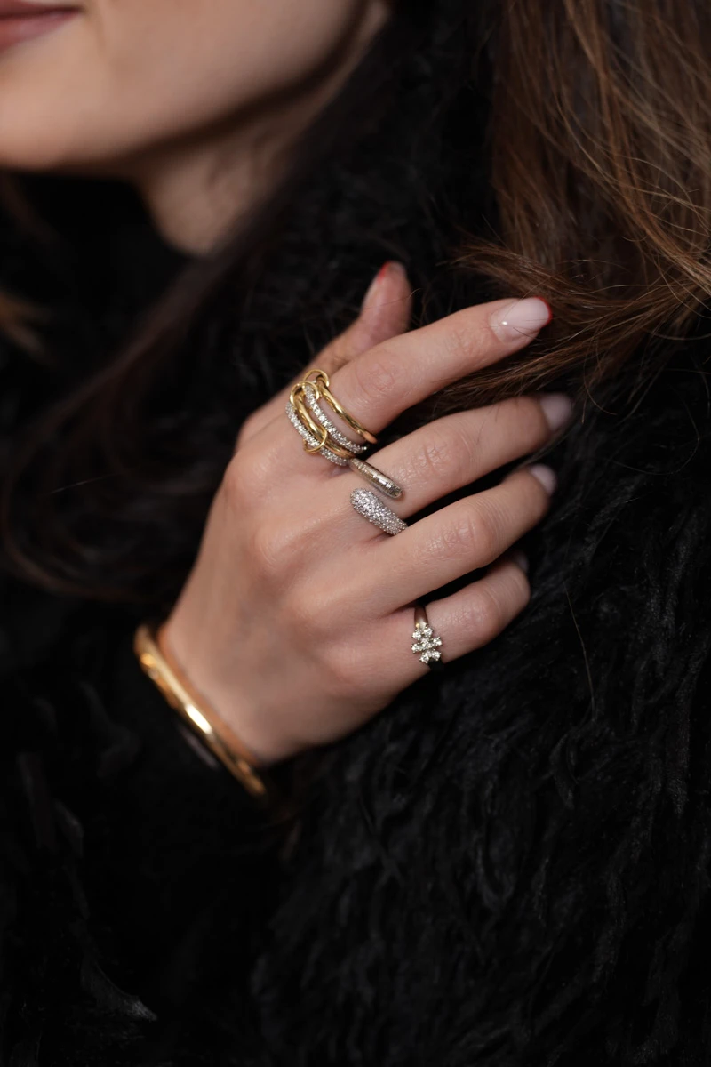 Taşlı Ve Metal Dörtlü Tasarım Yüzük 