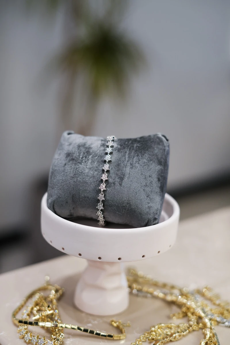 Minimal Taşlı Yıldız Sıralı Tasarım Bileklik