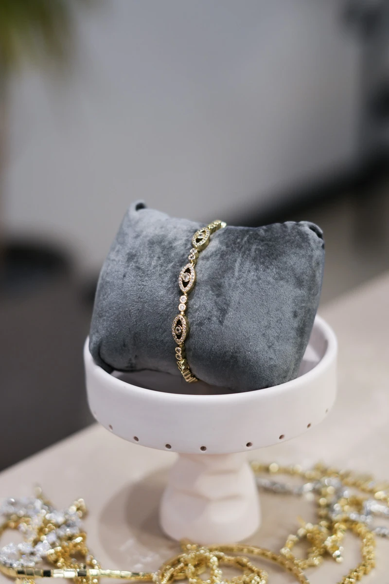 Ortası Taşlı Göz Detaylı Gold Bileklik