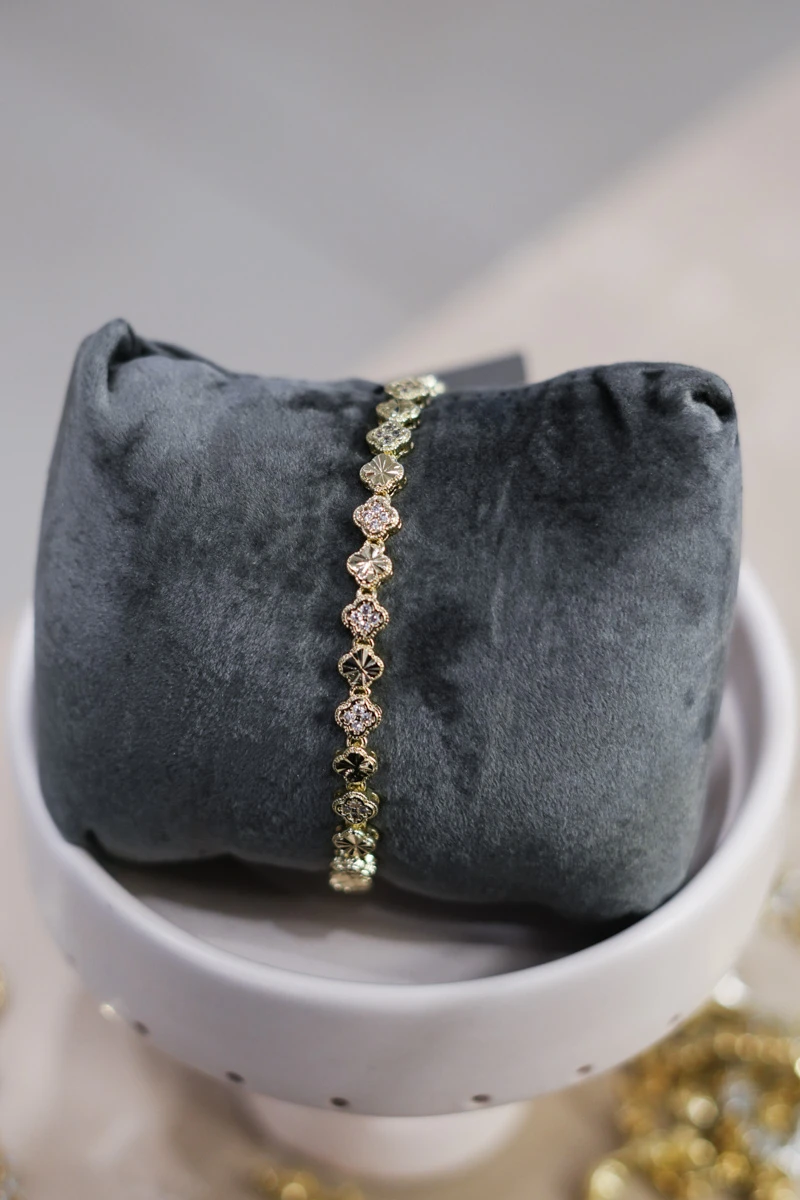 Taşlı ve Metal Minimal Yonca Sıralı Gold Bileklik
