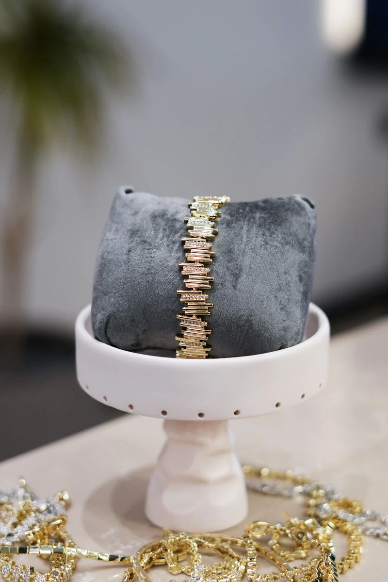 Taşlı ve Metal Şerit Tasarım Gold Bileklik