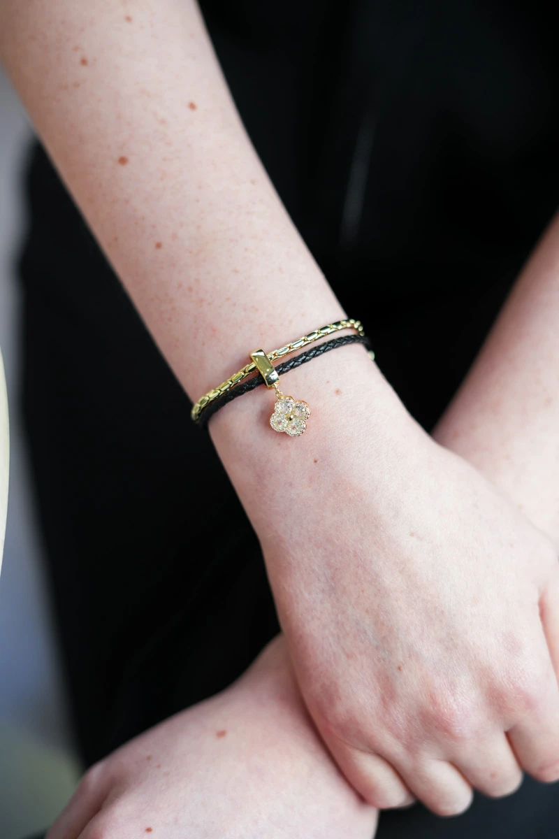 Taşlı Yonca Detaylı Deri Bileklik