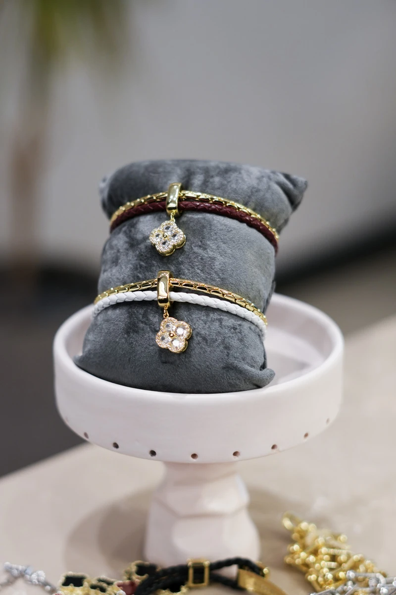 Taşlı Yonca Detaylı Deri Bileklik