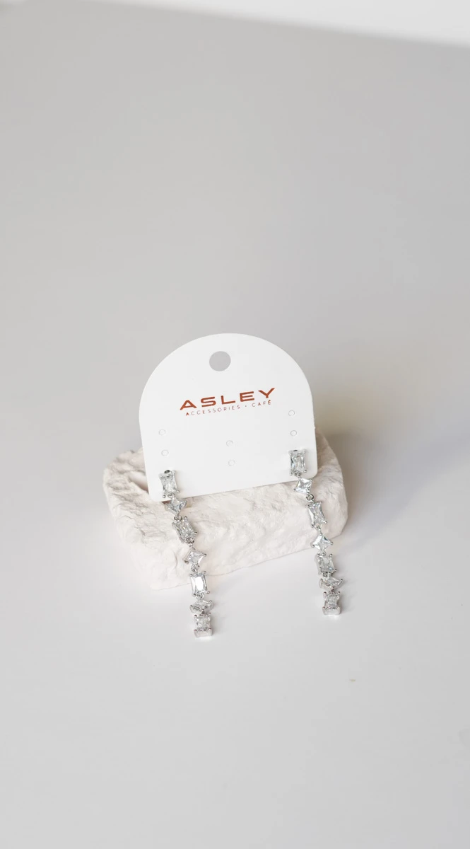 Kare ve Baget Taş Sıralı Uzun Küpe