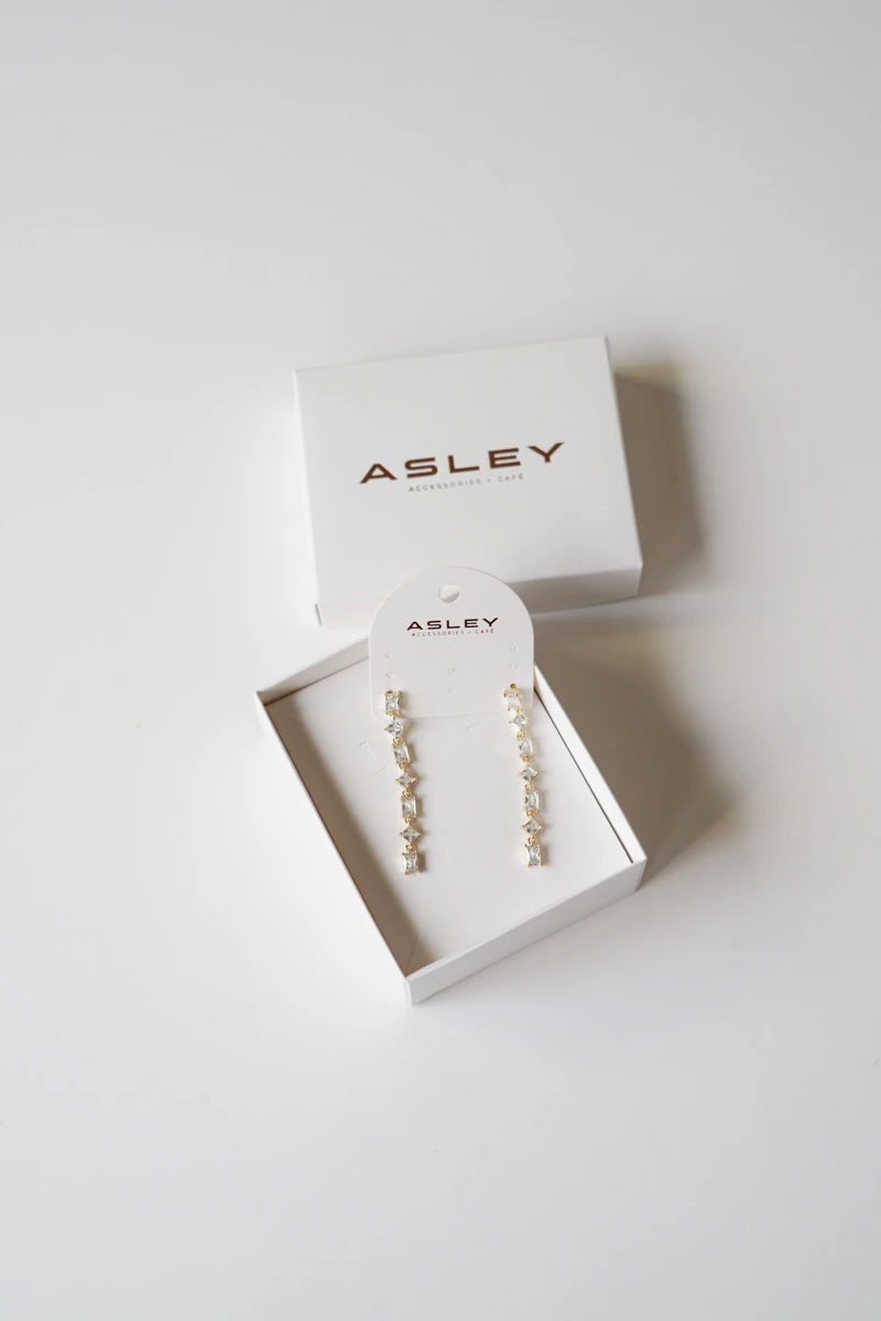 Kare ve Baget Taş Sıralı Uzun Küpe