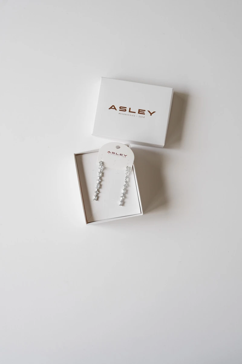 Kare ve Baget Taş Sıralı Uzun Küpe