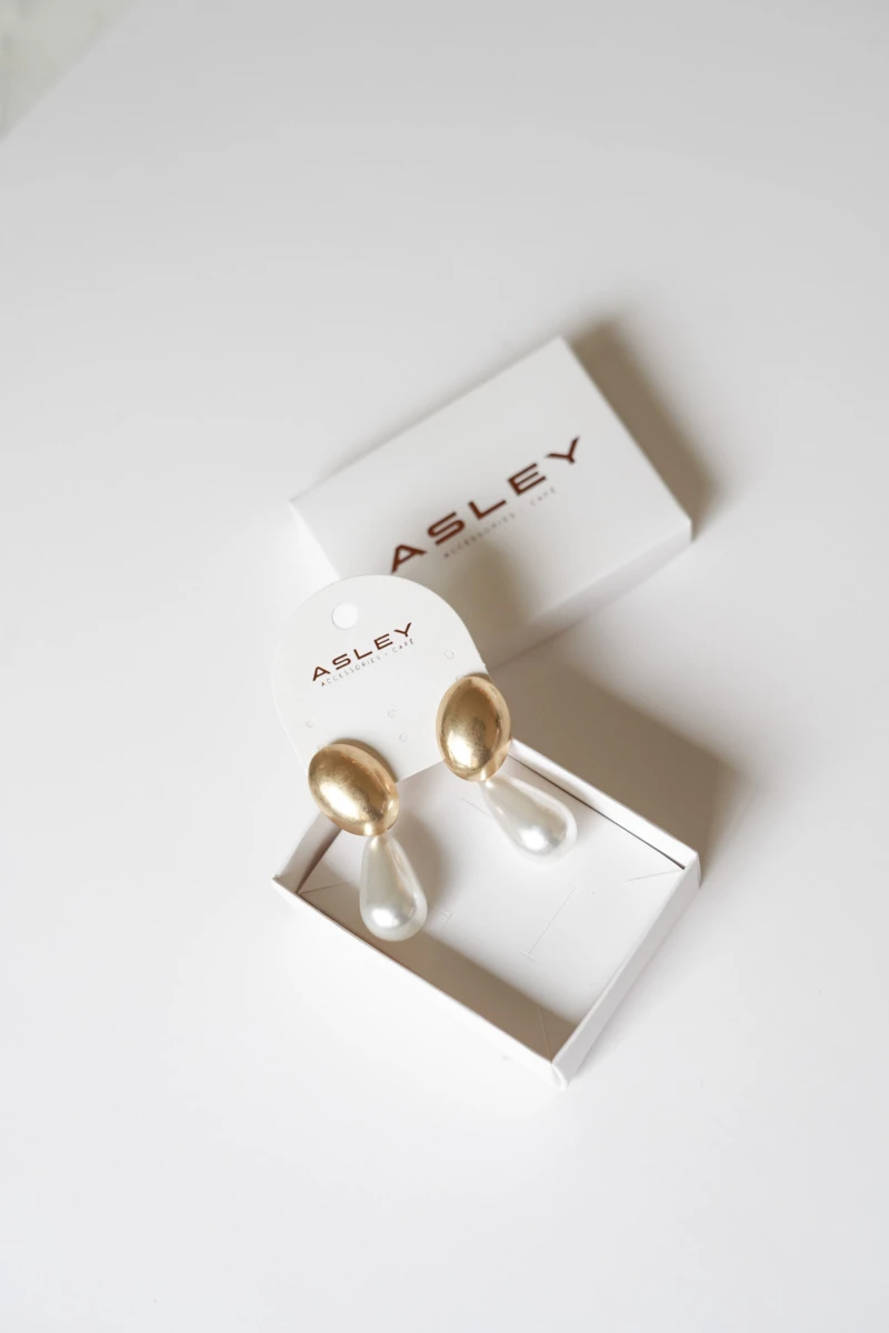 Oval İnci Detaylı Mat Gold Küpe