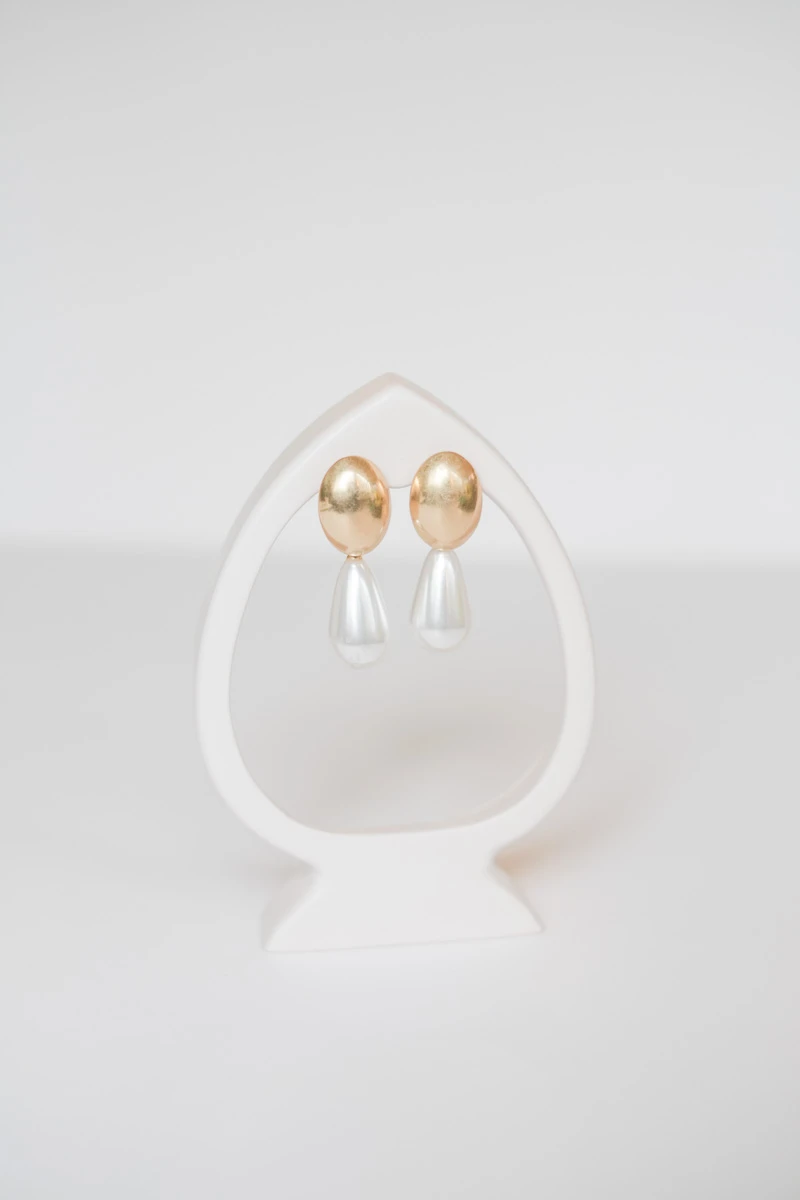 Oval İnci Detaylı Mat Gold Küpe