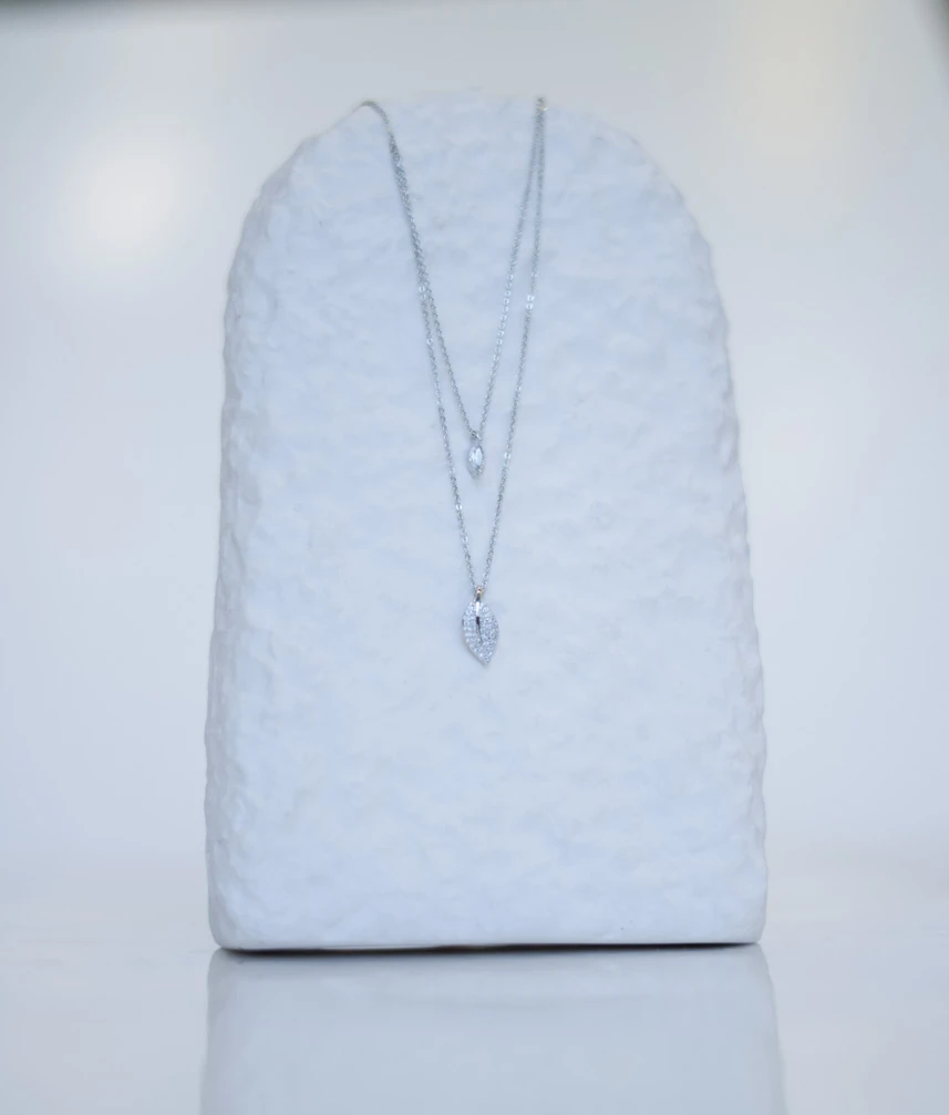 Taşlı Yaprak Detaylı İkili Tasarım Kolye