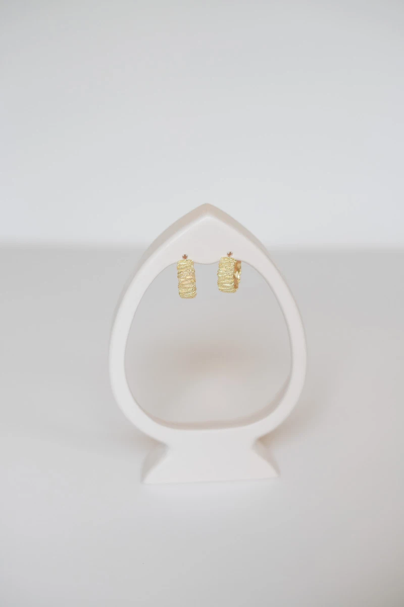 Topçuk Sıralı Gold Yarım Halka Küpe