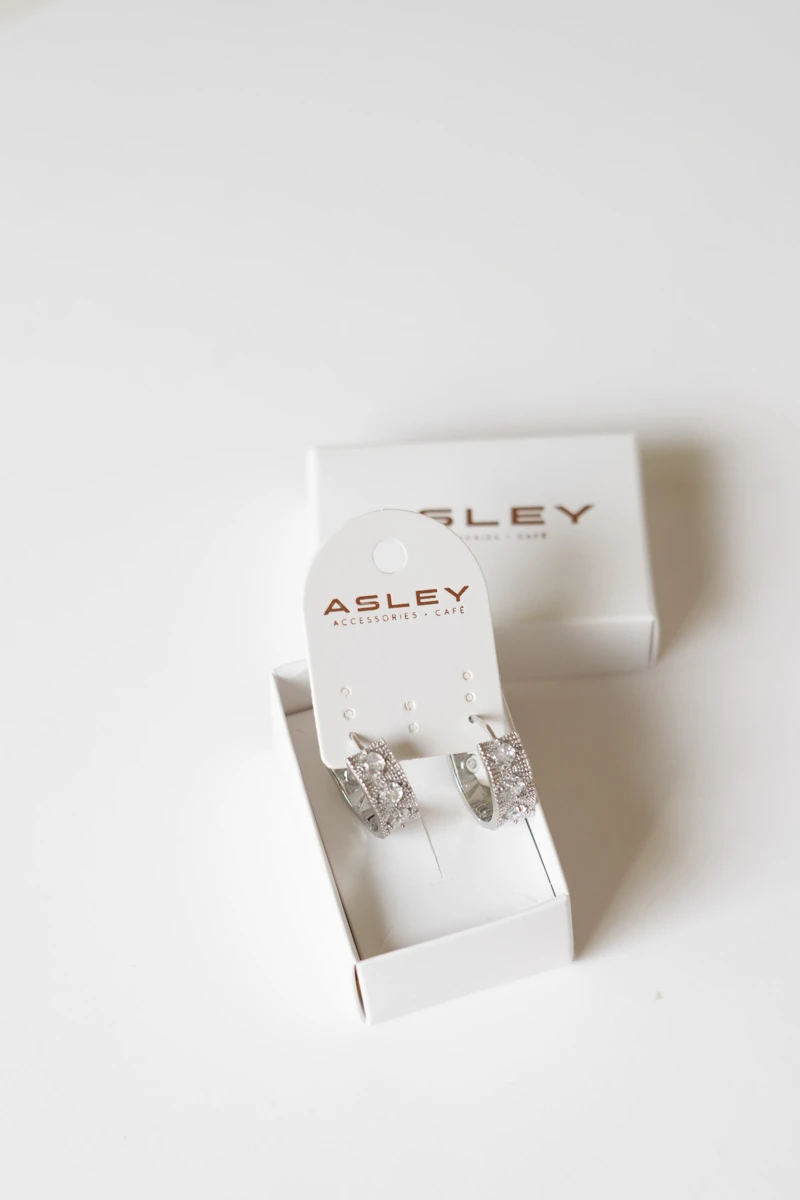 Yuvarlak Taş Detaylı Dokulu Halka Küpe