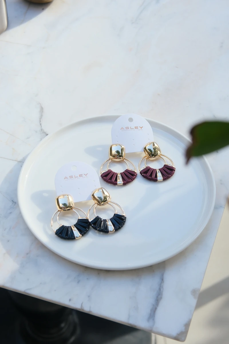 Bordo Deri Detaylı Yelpaze Tasarım Küpe