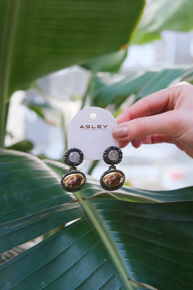 Siyah Taşlı Dokulu Plaka Tasarım Gold Küpe