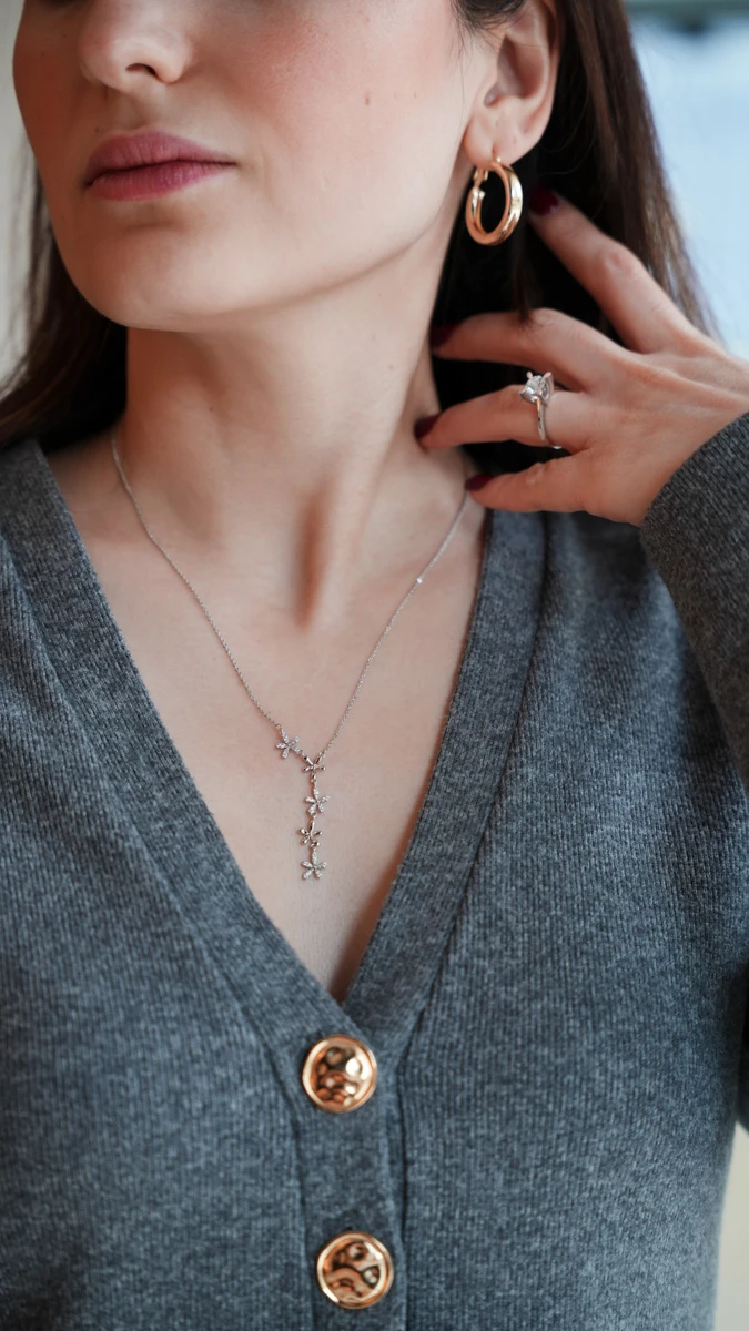 Taşlı Ve Metal Papatya Tasarım Kolye