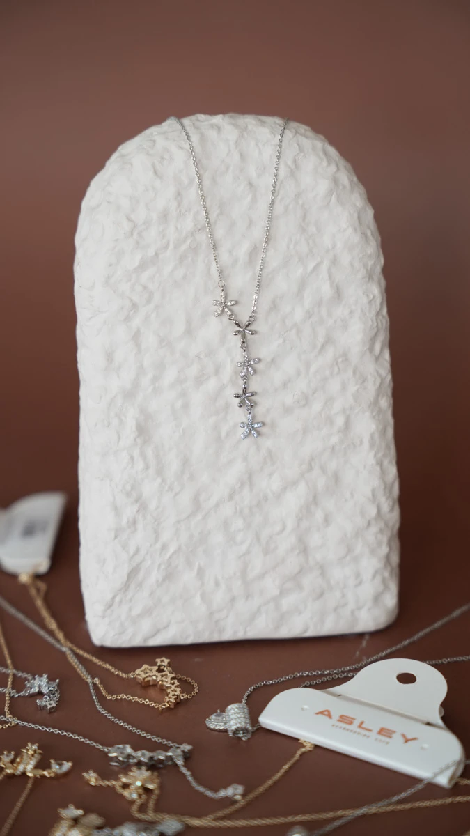 Taşlı Ve Metal Papatya Tasarım Kolye