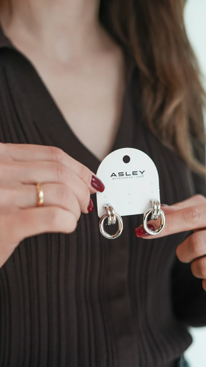 İkili Yarım Halka Detaylı Düğüm Küpe