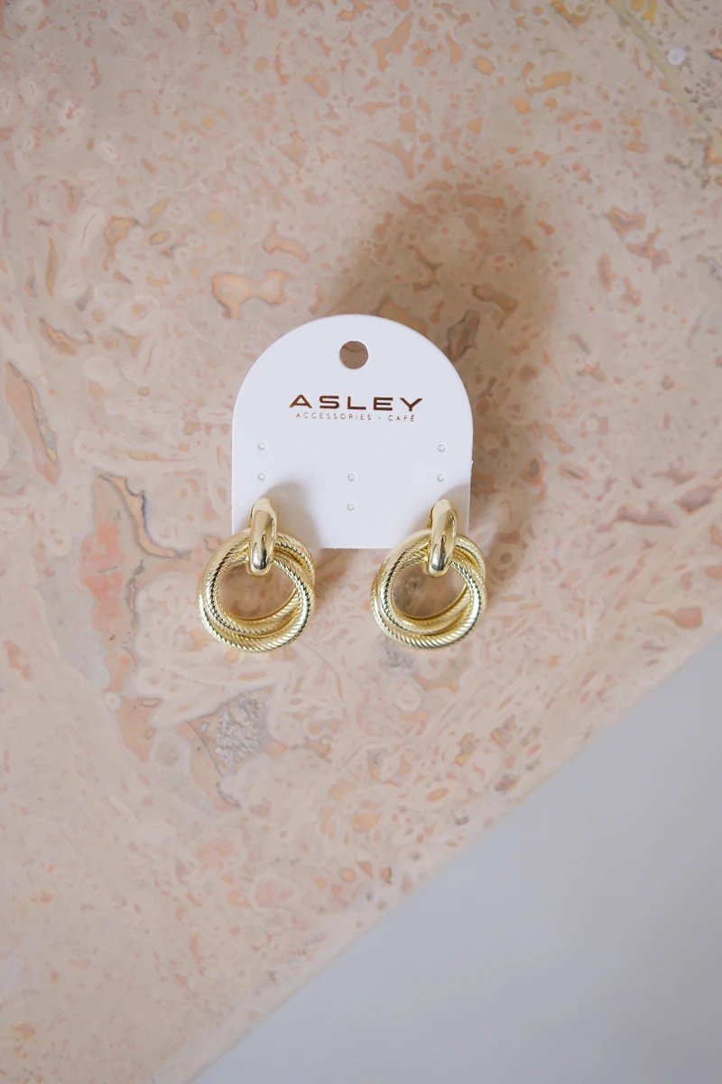 Çizgi Desenli Düğüm Tasarım Gold Sabit Küpe