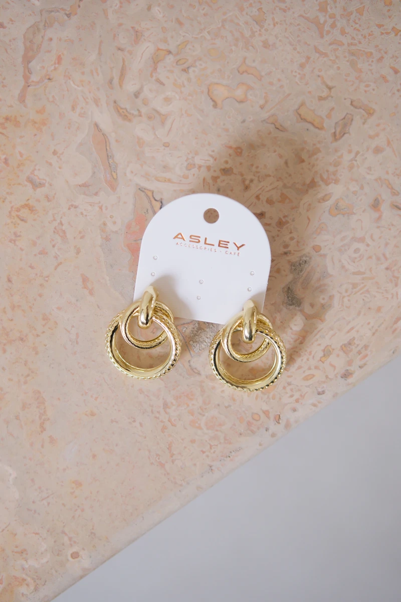 Çukurlu Düğüm Tasarım Gold Sabit Küpe