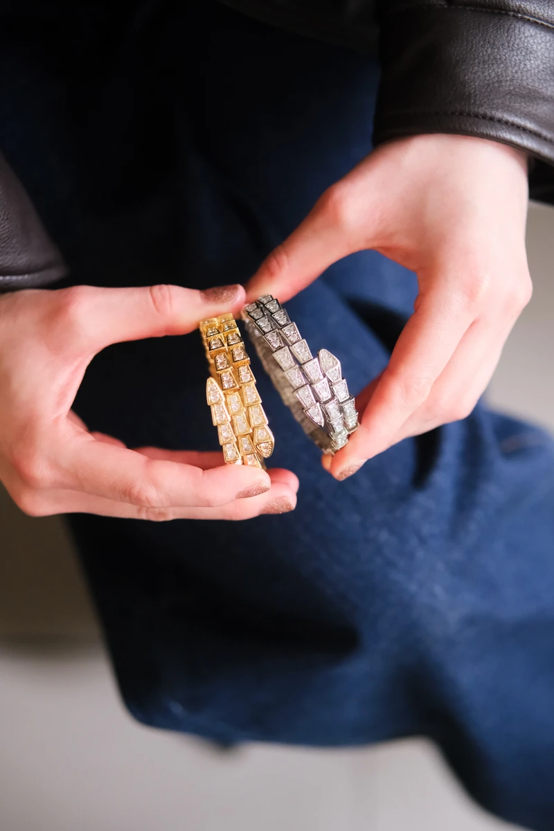 Dokulu Yılan Tasarım Sarmal Gold Kelepçe