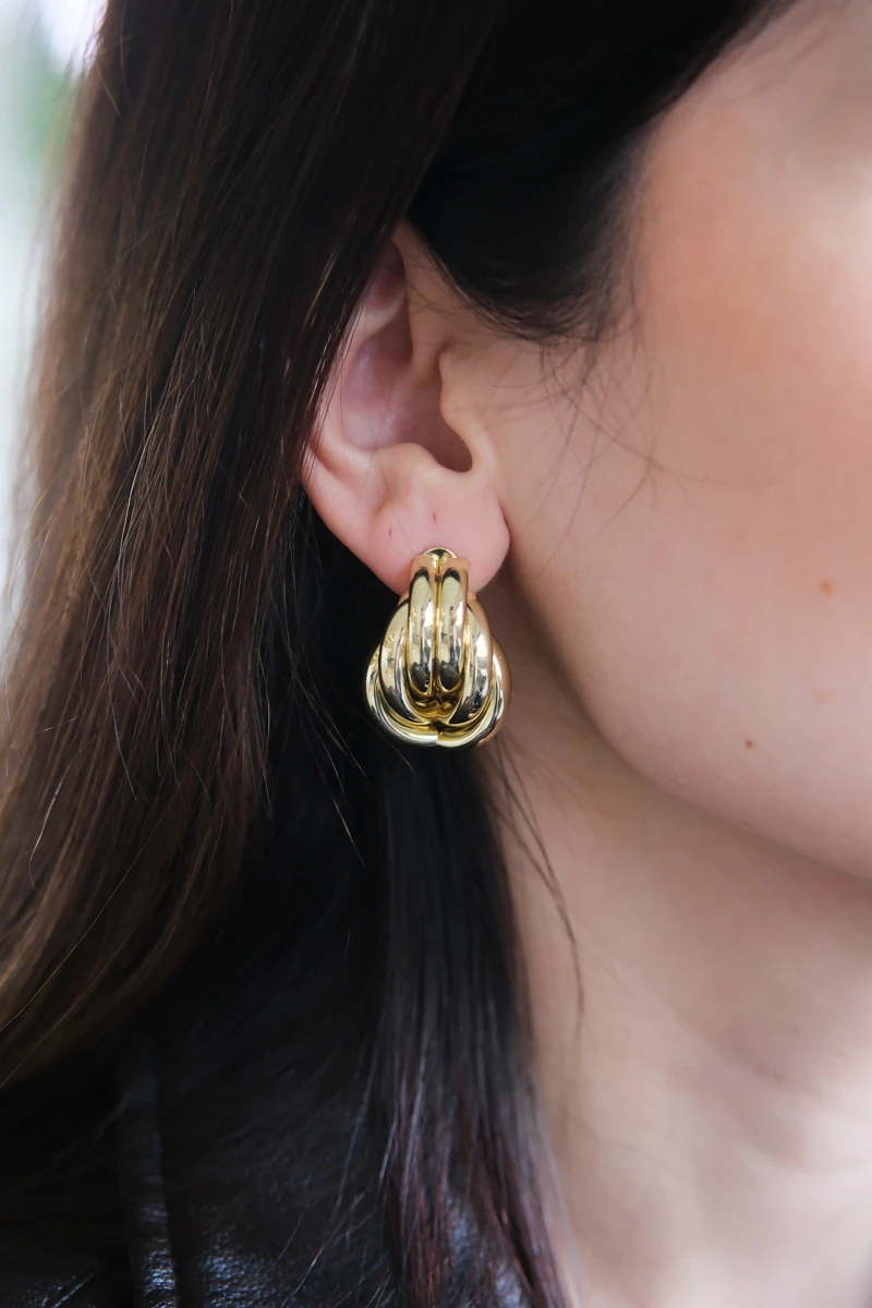 Katmanlı Dalga Tasarım Gold Sabit Küpe