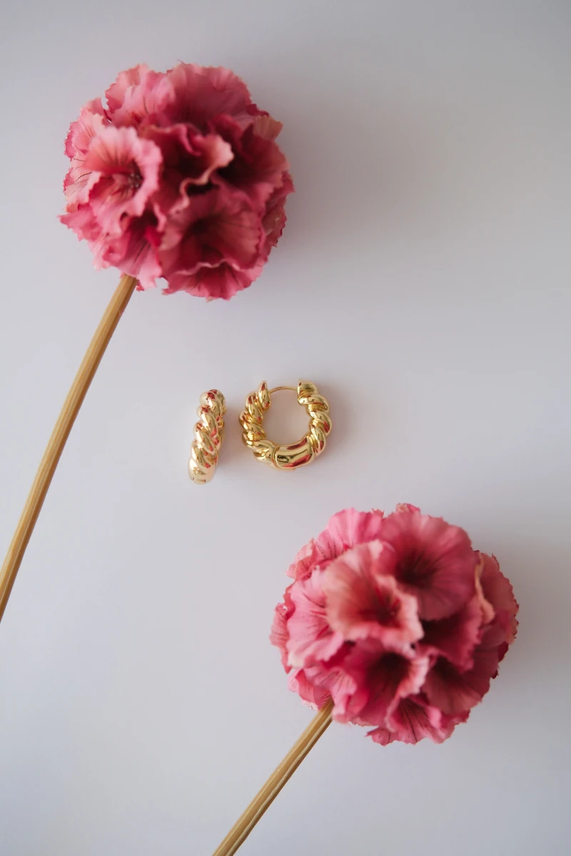 Bombeli Burgu Tasarım Gold Halka Küpe