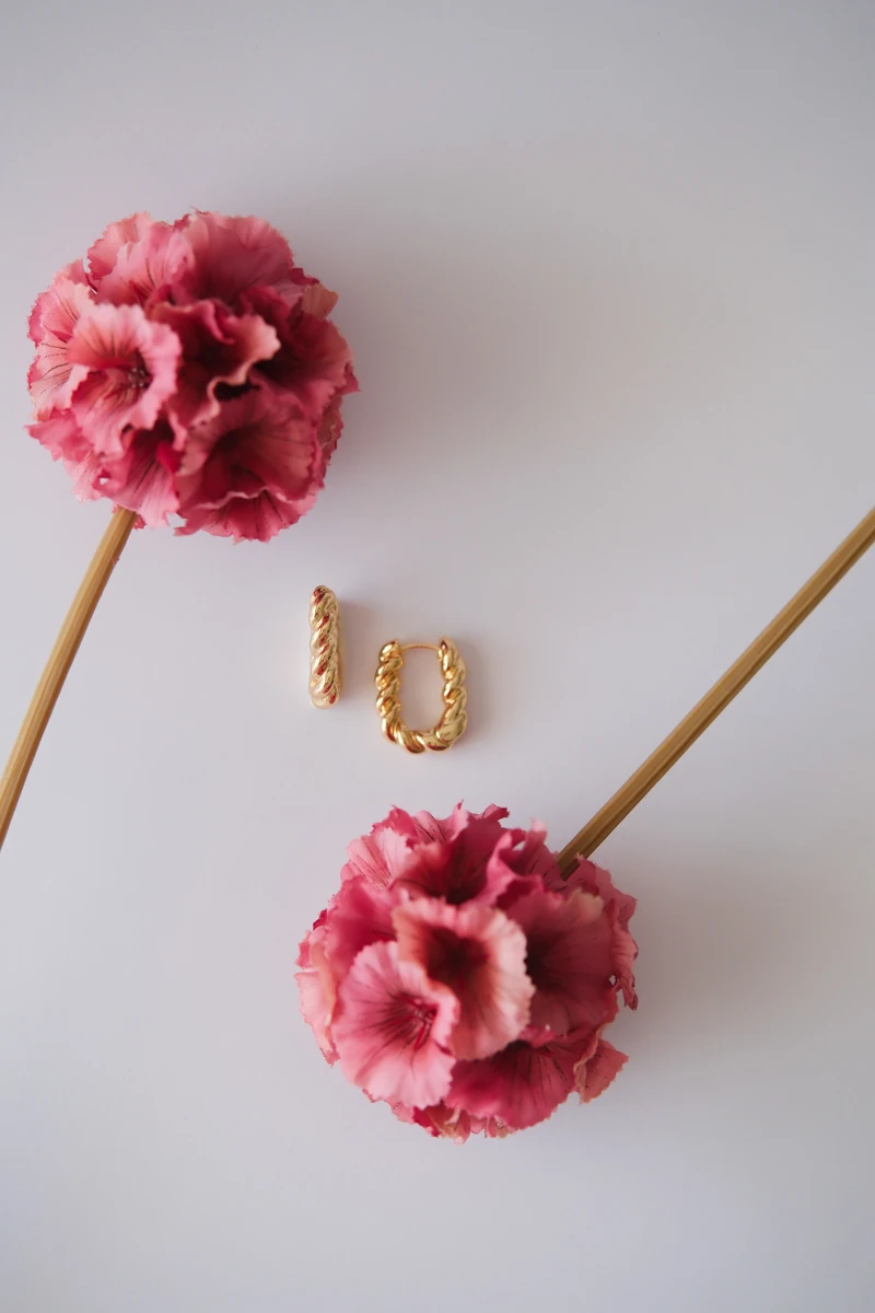 Bombeli Burgu Tasarım Gold Oval Halka Küpe