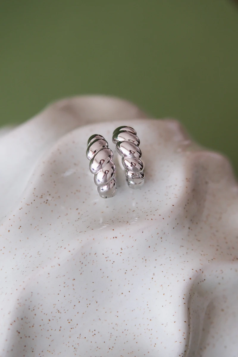 Bombeli Burgu Tasarım Minimal Gümüş Halka Küpe