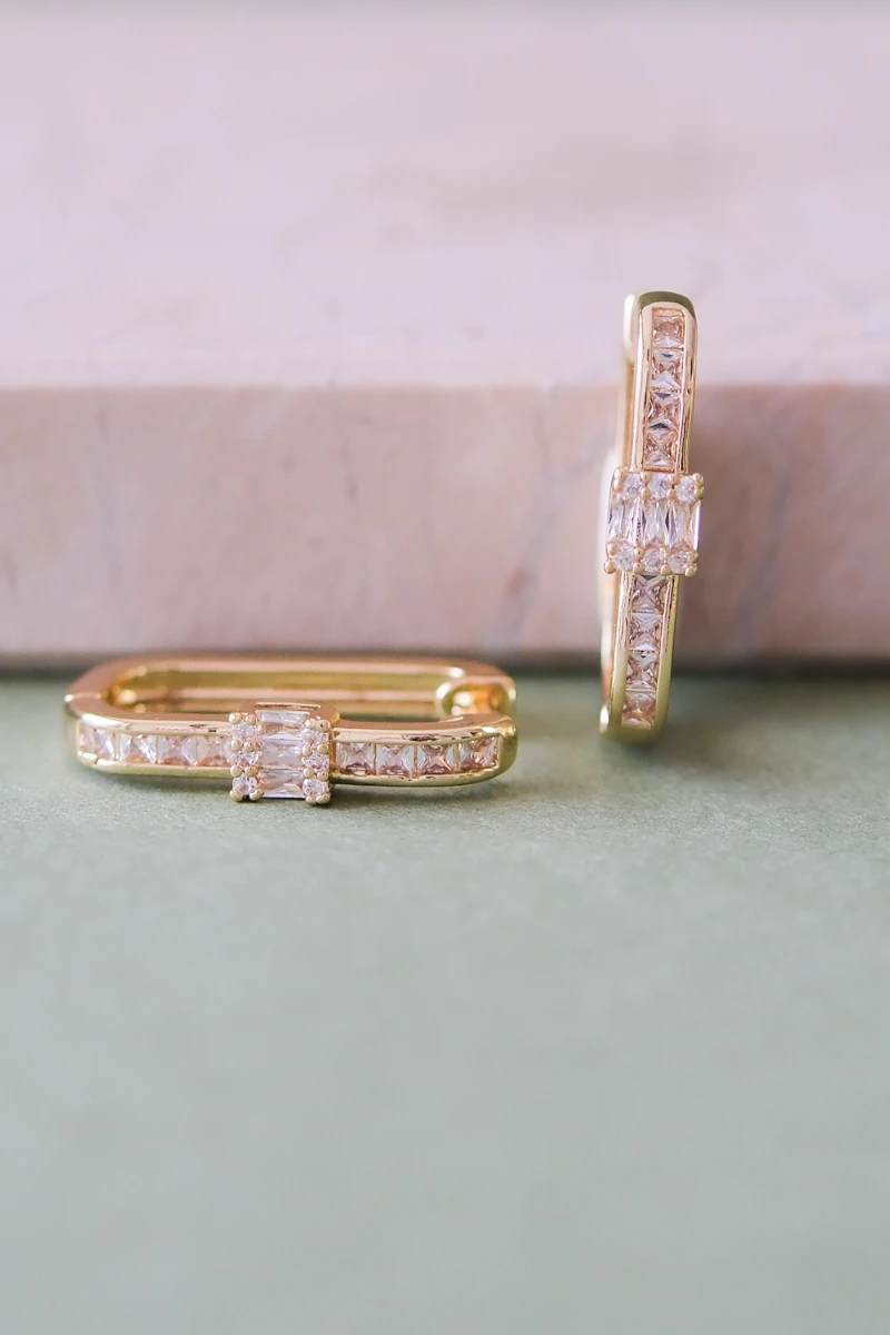 İnce Baget Taş Sıralı Gold Oval Halka Küpe