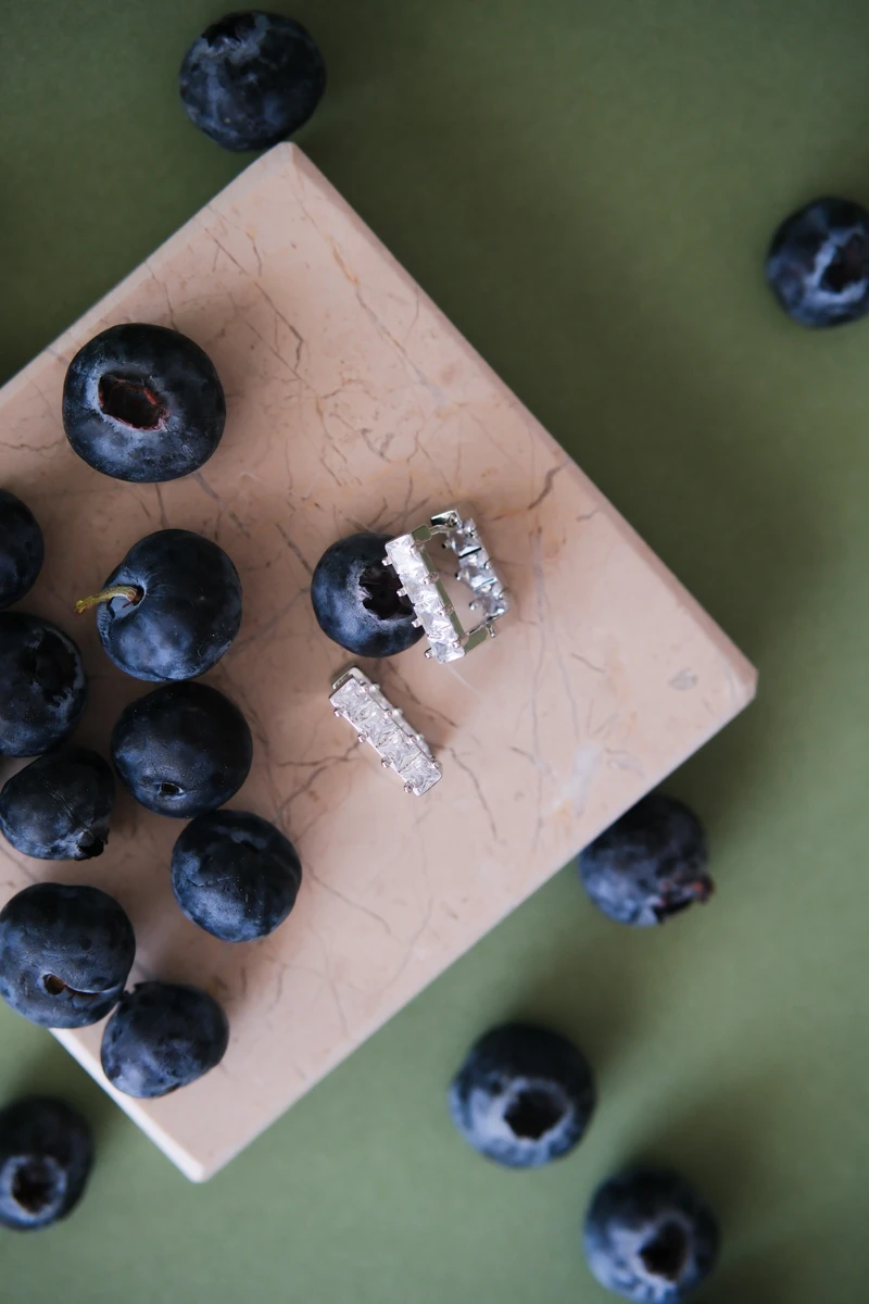 Kare Taş Sıralı Gümüş Kare Küpe