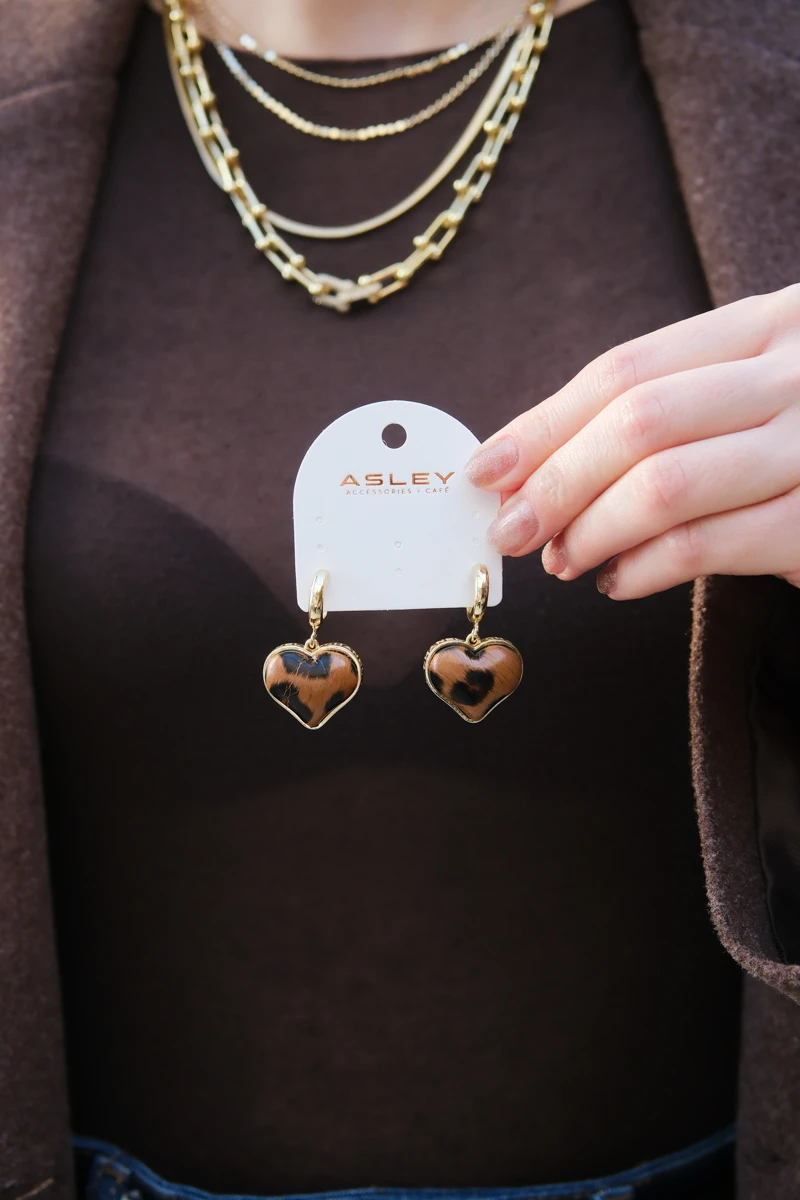 Leopar Desenli Kalp Sallantılı Gold Küpe