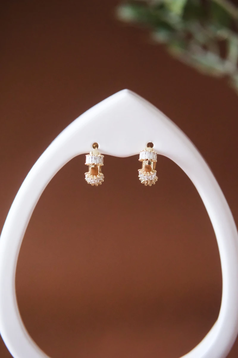 İnce Baget Taş Detaylı Minimal Gold Halka Küpe