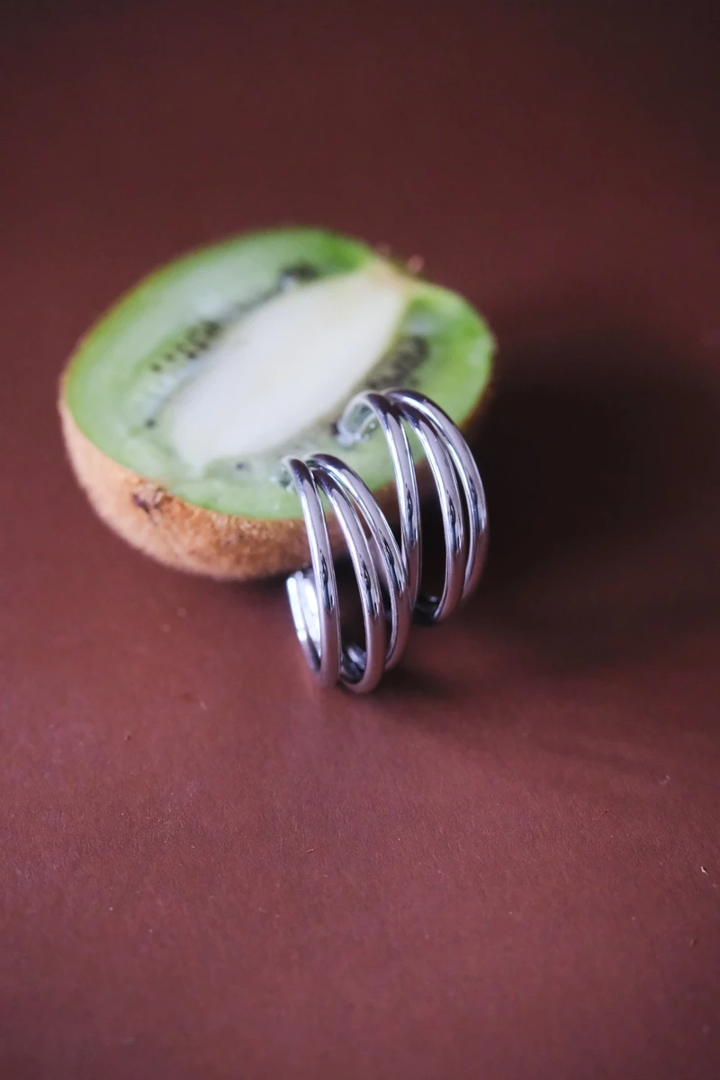 İnce Metal Kafes Tasarım Büyük Gümüş Küpe