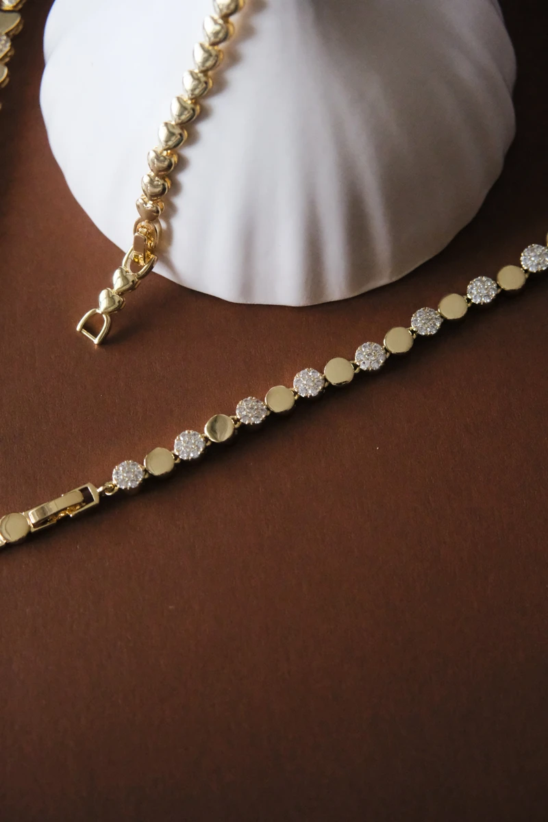 Taşlı Ve Metal Yuvarlak Plaka Sıralı Gold Bileklik