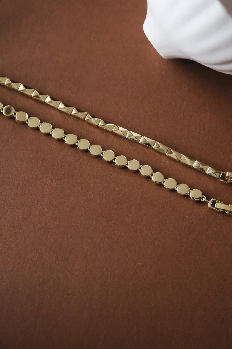 Yuvarlak Plaka Sıralı Tasarım Gold Bileklik