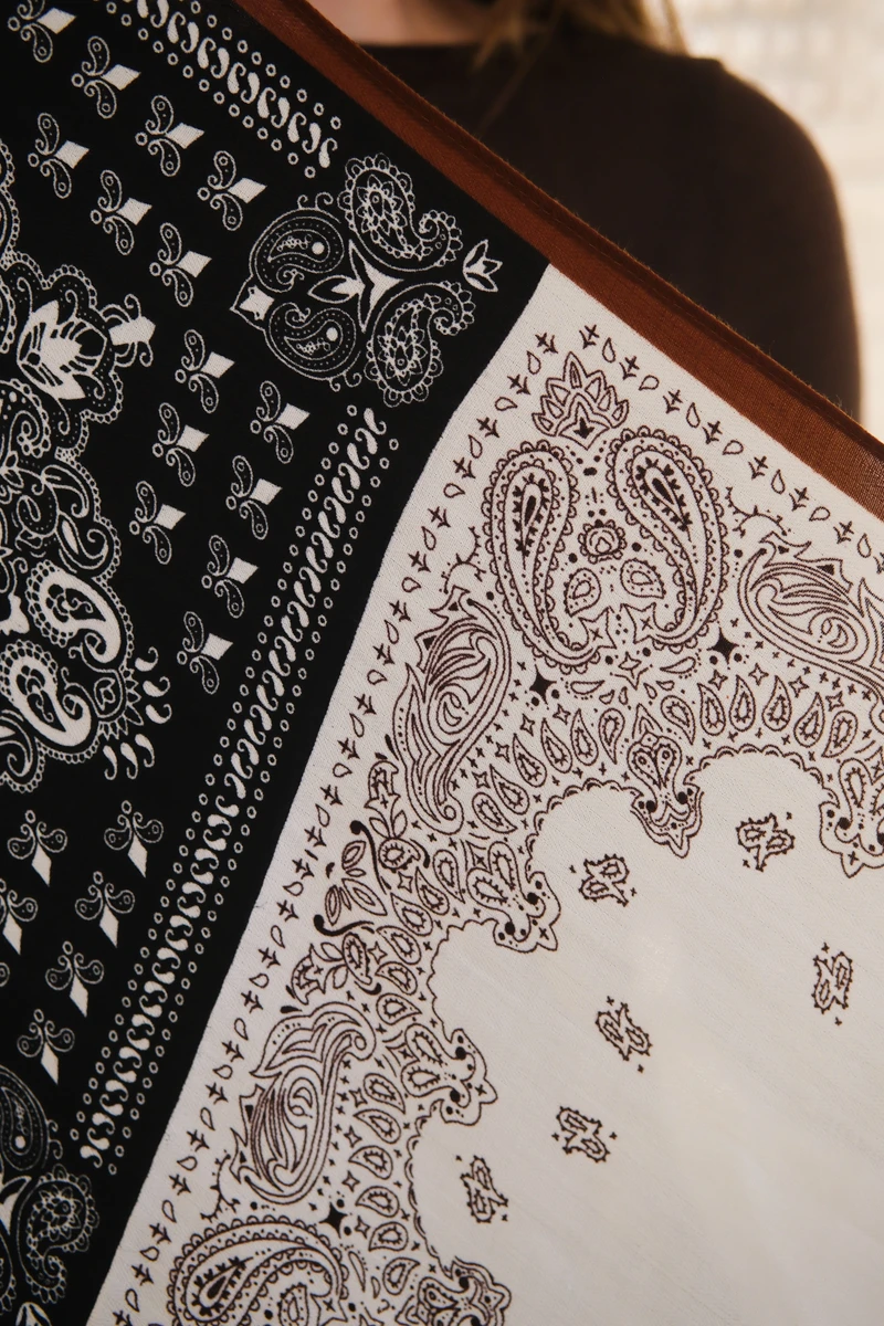 Etnik Desenli Kare Kaşmir Fular (70*70)