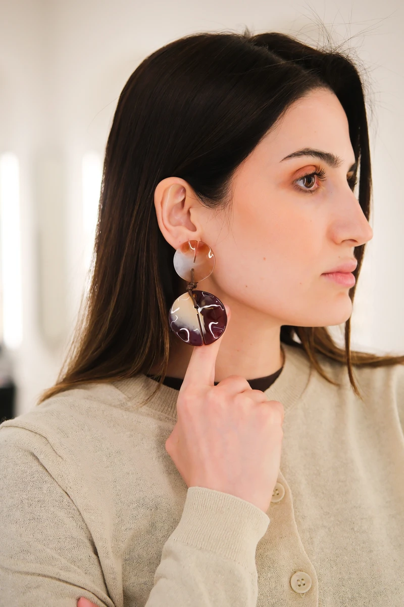 Kahverengi Yuvarlak Plaka Tasarım Kemik Küpe