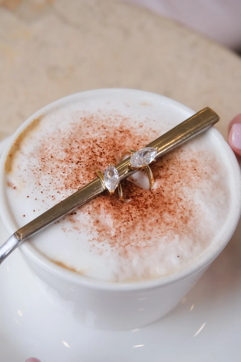 Büyük Markiz Taş Detaylı Gold Yüzük