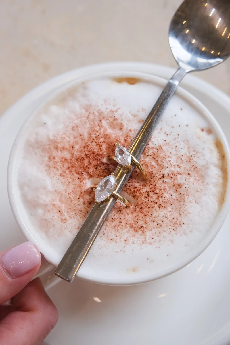 Büyük Markiz Taş Detaylı Gold Yüzük