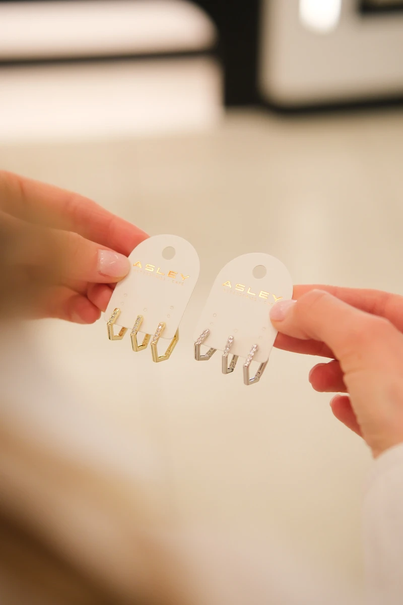 Taşlı Altıgen Tasarım Üçlü Gold Küpe Seti